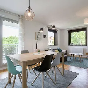 Centre Confluence 100 M2 Parking Terrasses , Lyon France